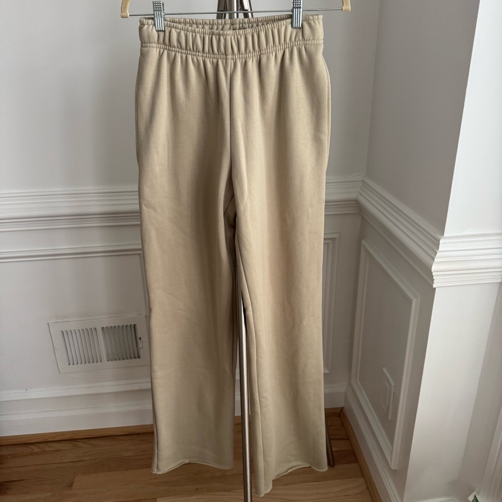 ALO Yoga Cream Wide Leg Pants